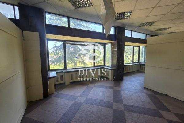 Slika 5 - Bulevar Arsenija Čarnojevića,  Lokal na prodaju, 155m2, 465.000€